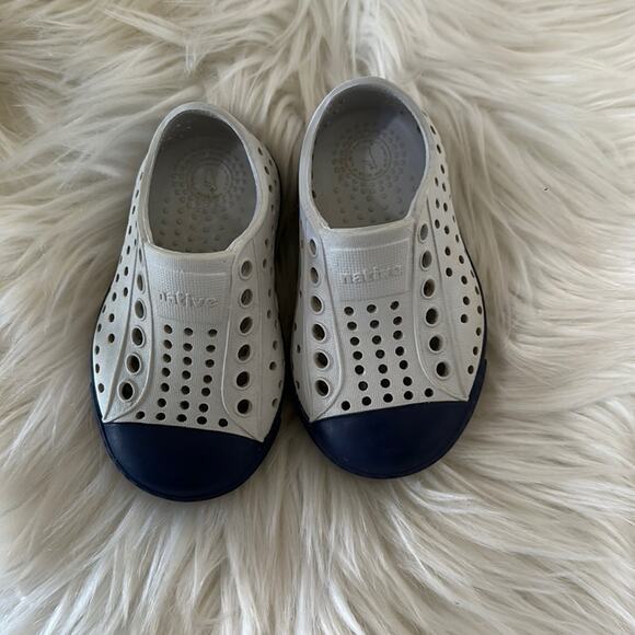 Native | Jefferson Child Grey and Blue Shoes Size C4 - Picture 1 of 10